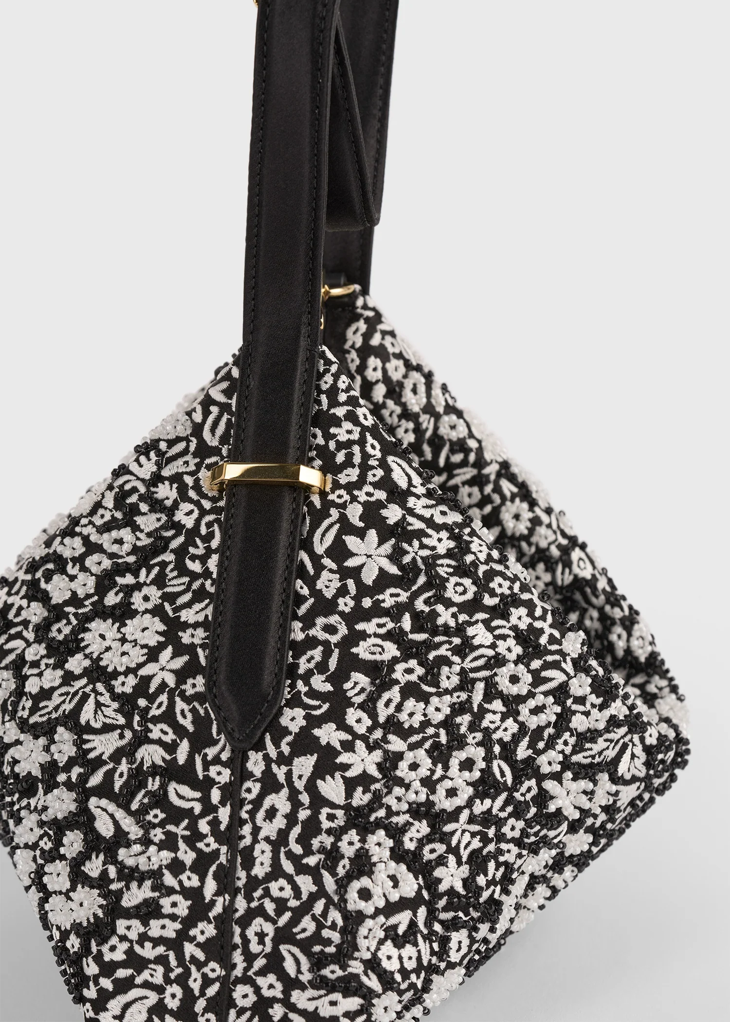 Bevel floral wristlet black/white - Image 5
