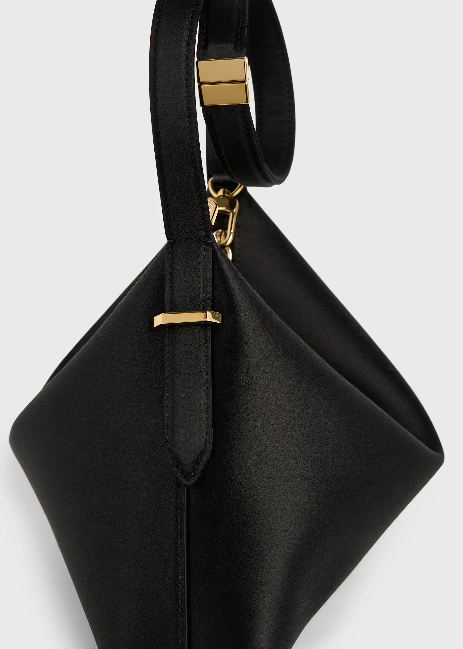 Bevel satin wristlet black - Image 5