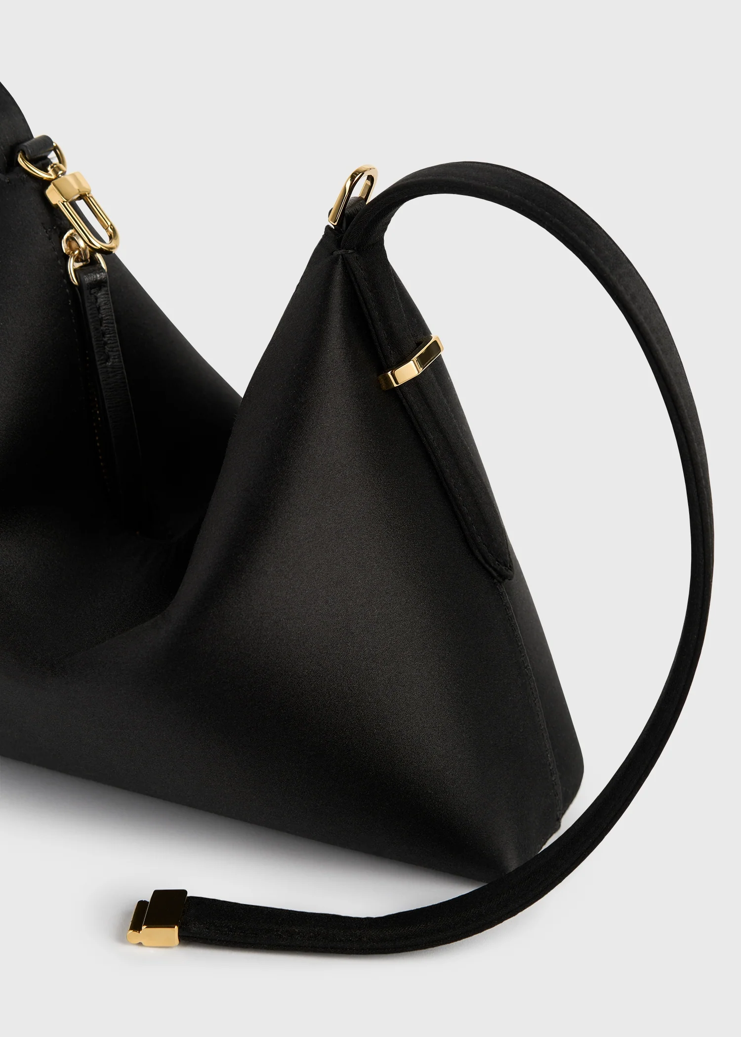 Bevel satin wristlet black - Image 6