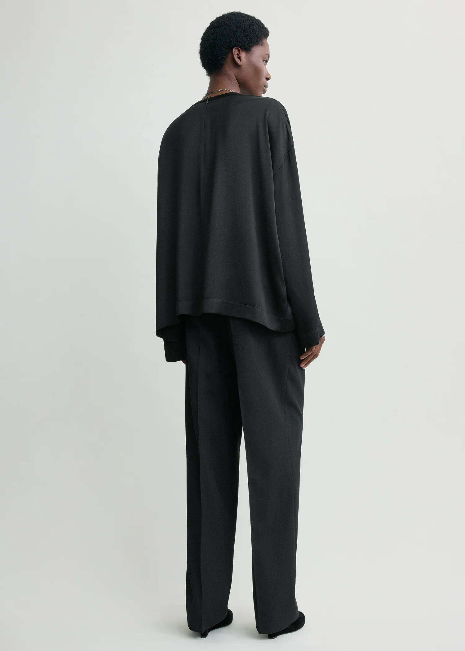 Boxy satin top black - Image 3