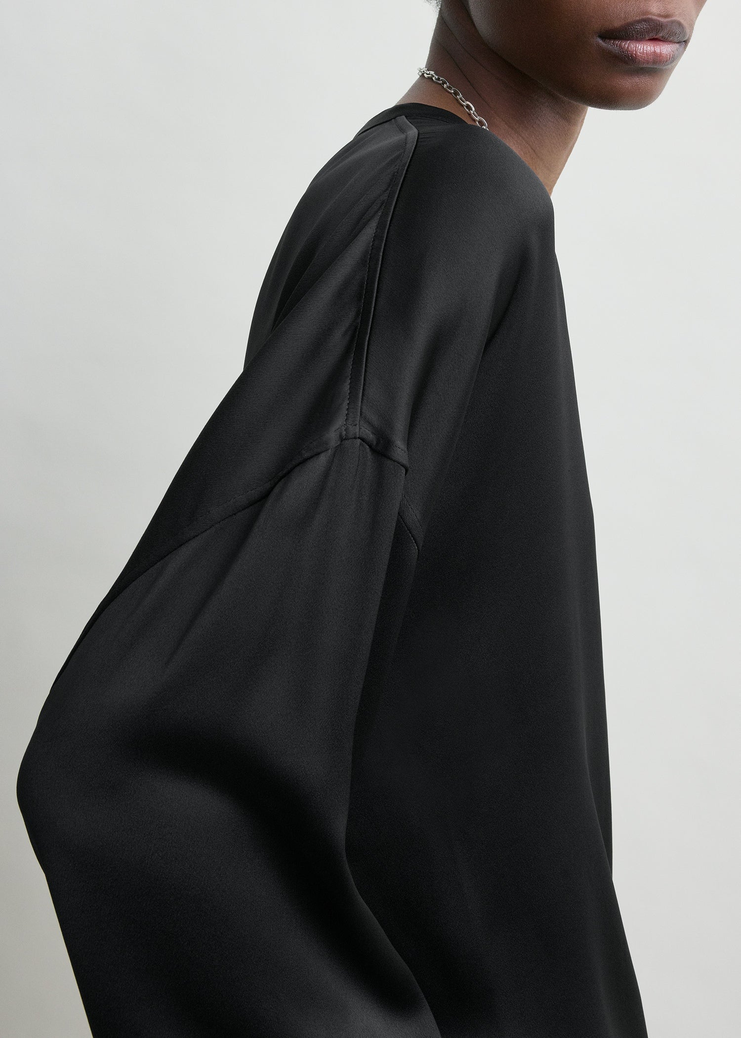 Boxy satin top black - Image 4