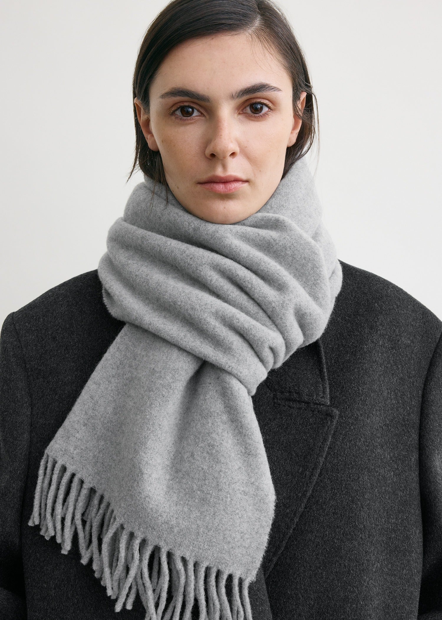 Classic wool scarf light grey mélange - Image 4