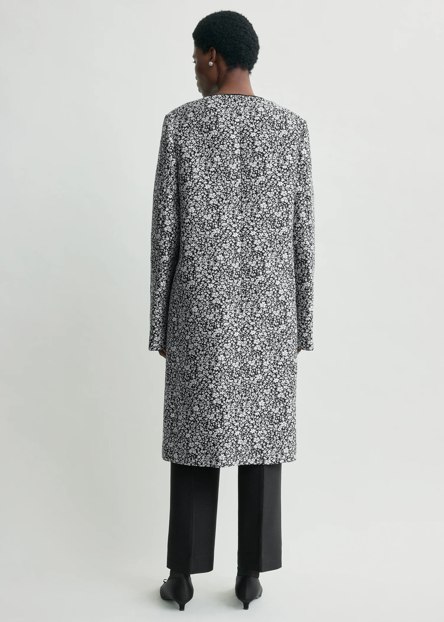 Collarless floral coat white/black - Image 3