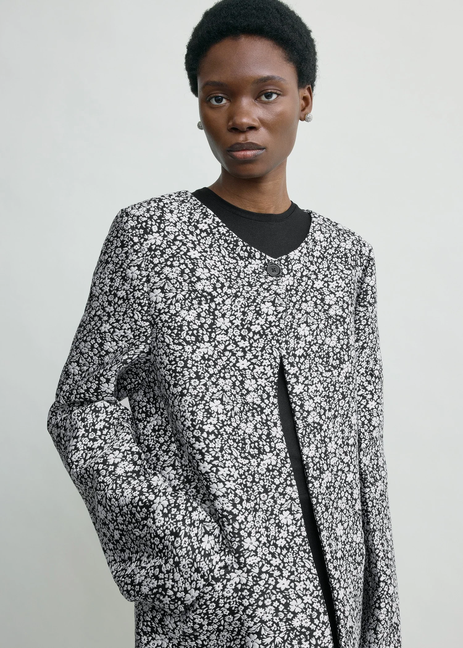 Collarless floral coat white/black - Image 4