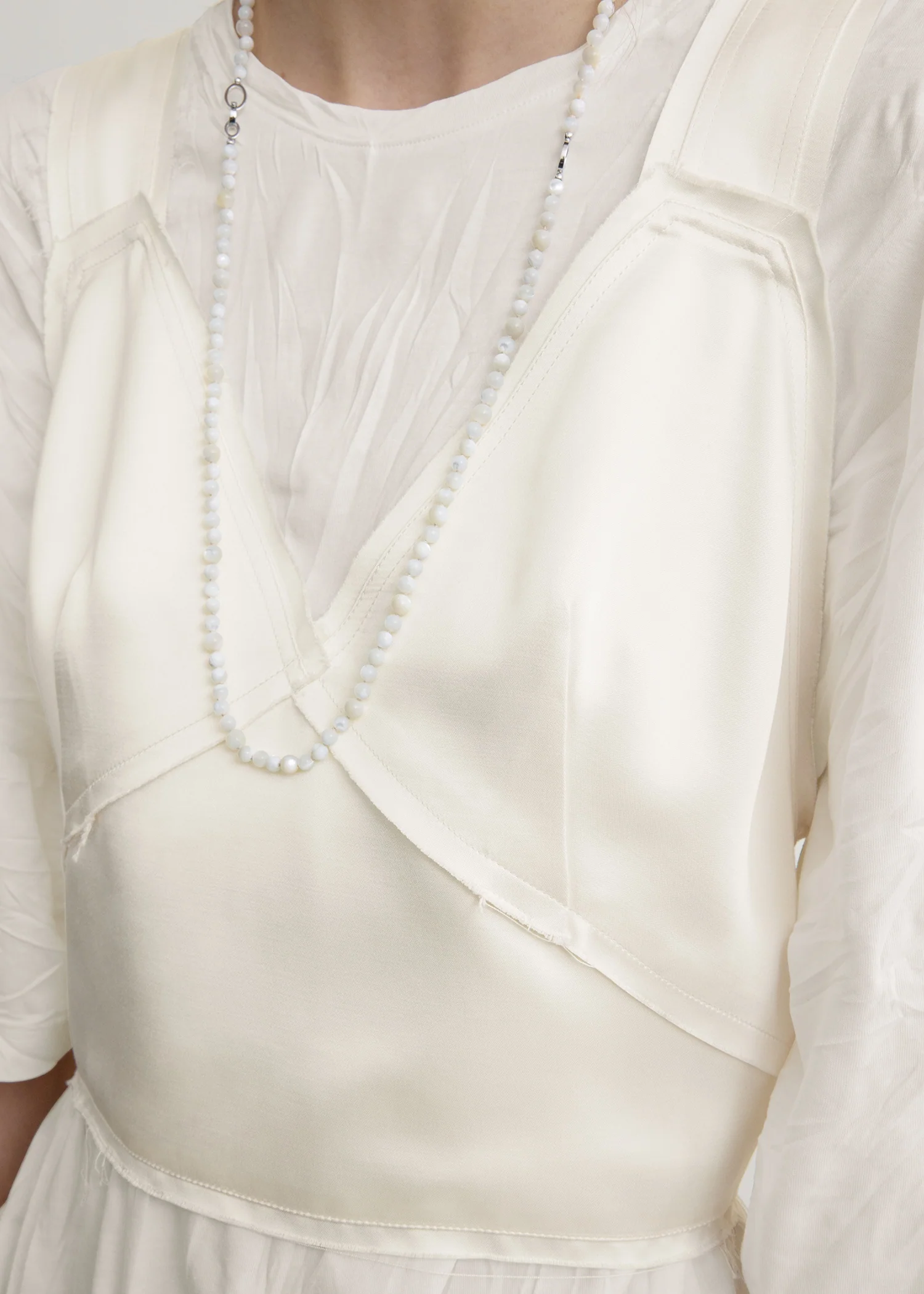 Cropped satin camisole off-white - Image 4