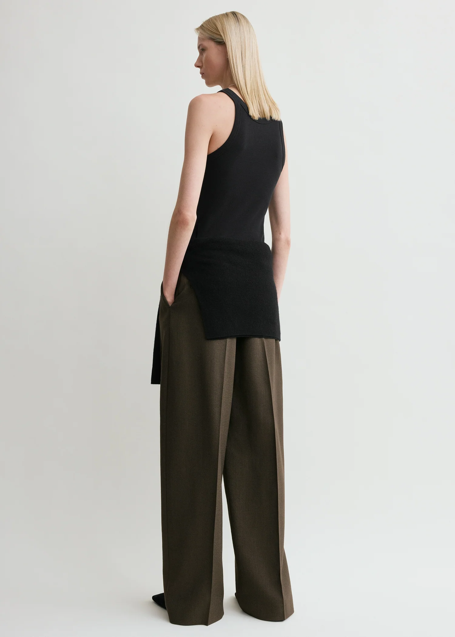 Curved rib tank black - Image 3