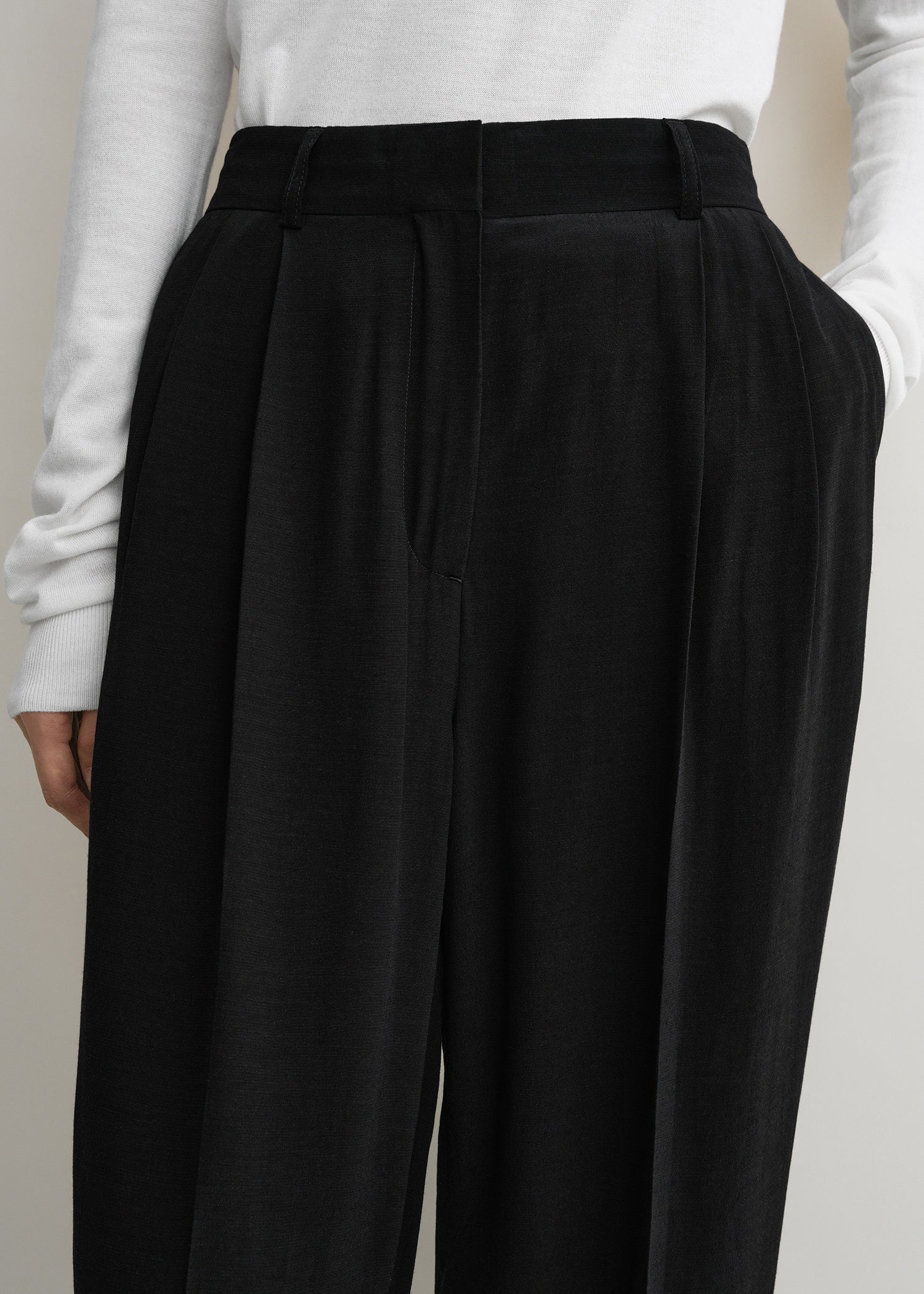 Double-pleat summer trousers black - Image 4