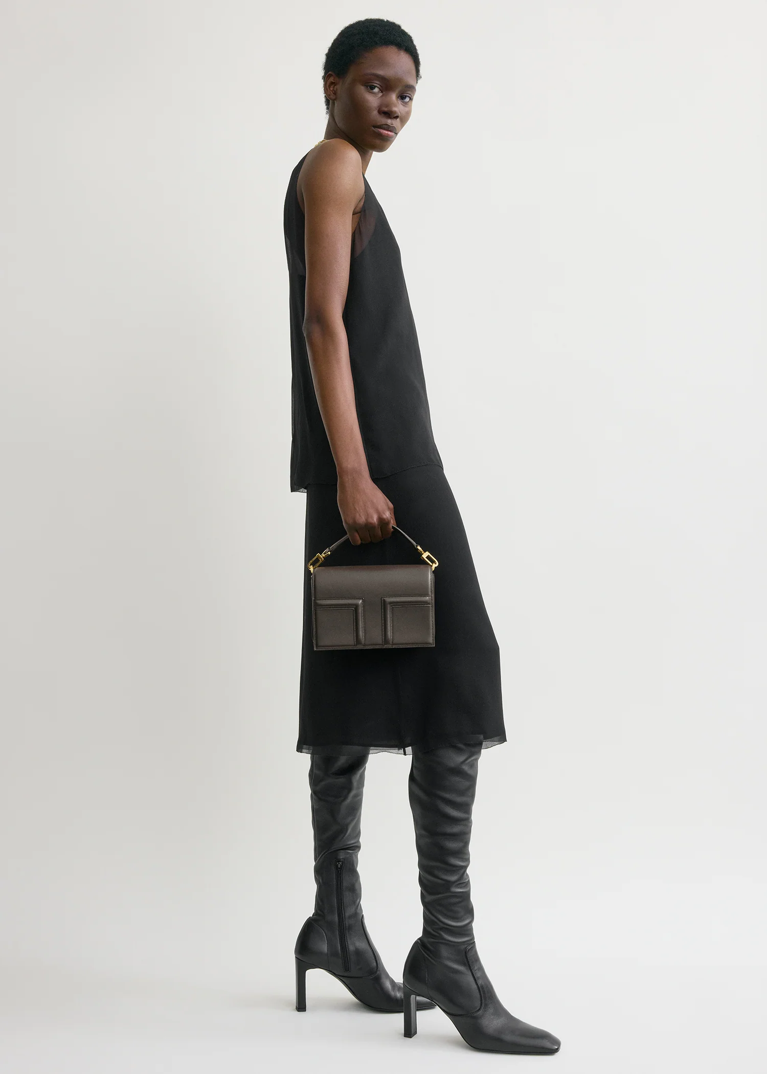 Mini T-flap leather bag bark - Image 3