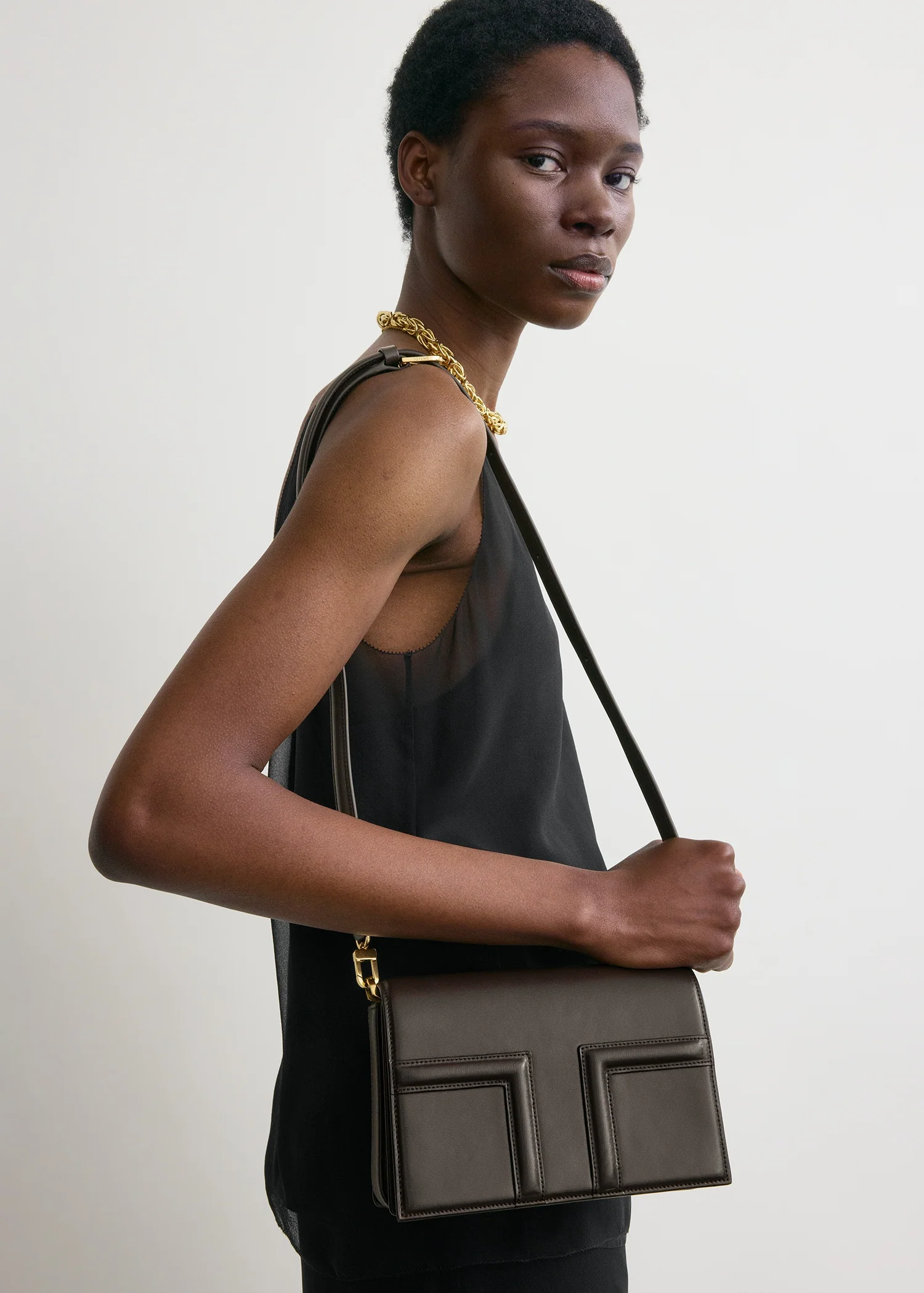 Mini T-flap leather bag bark - Image 4