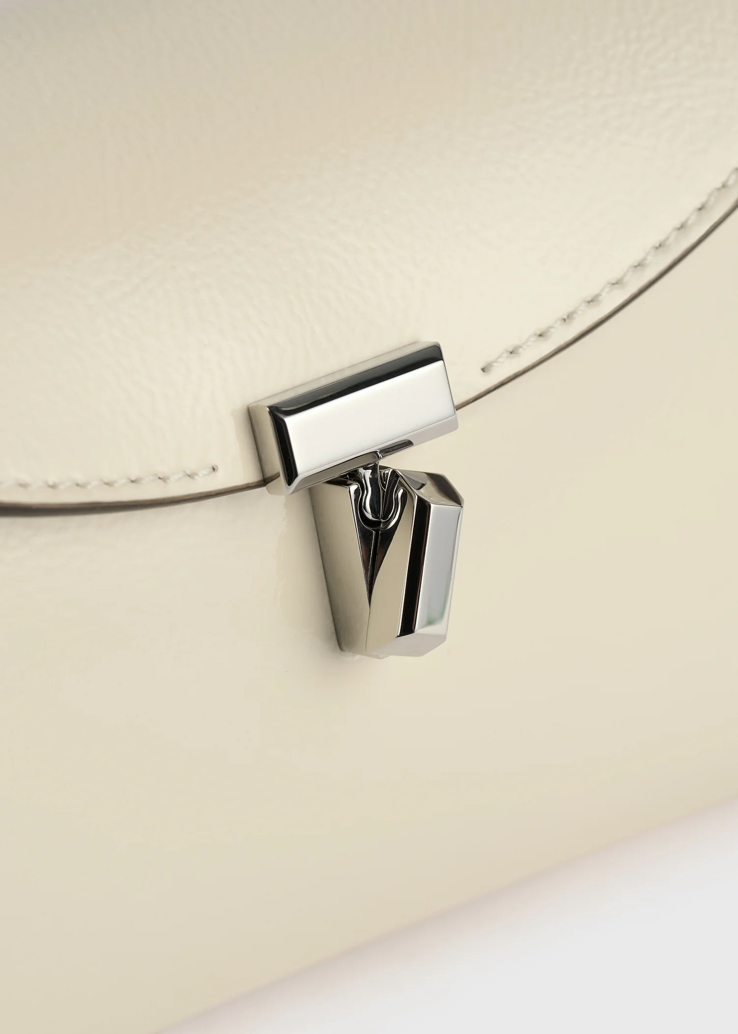 Mini T-lock naplack clutch milk - Image 4