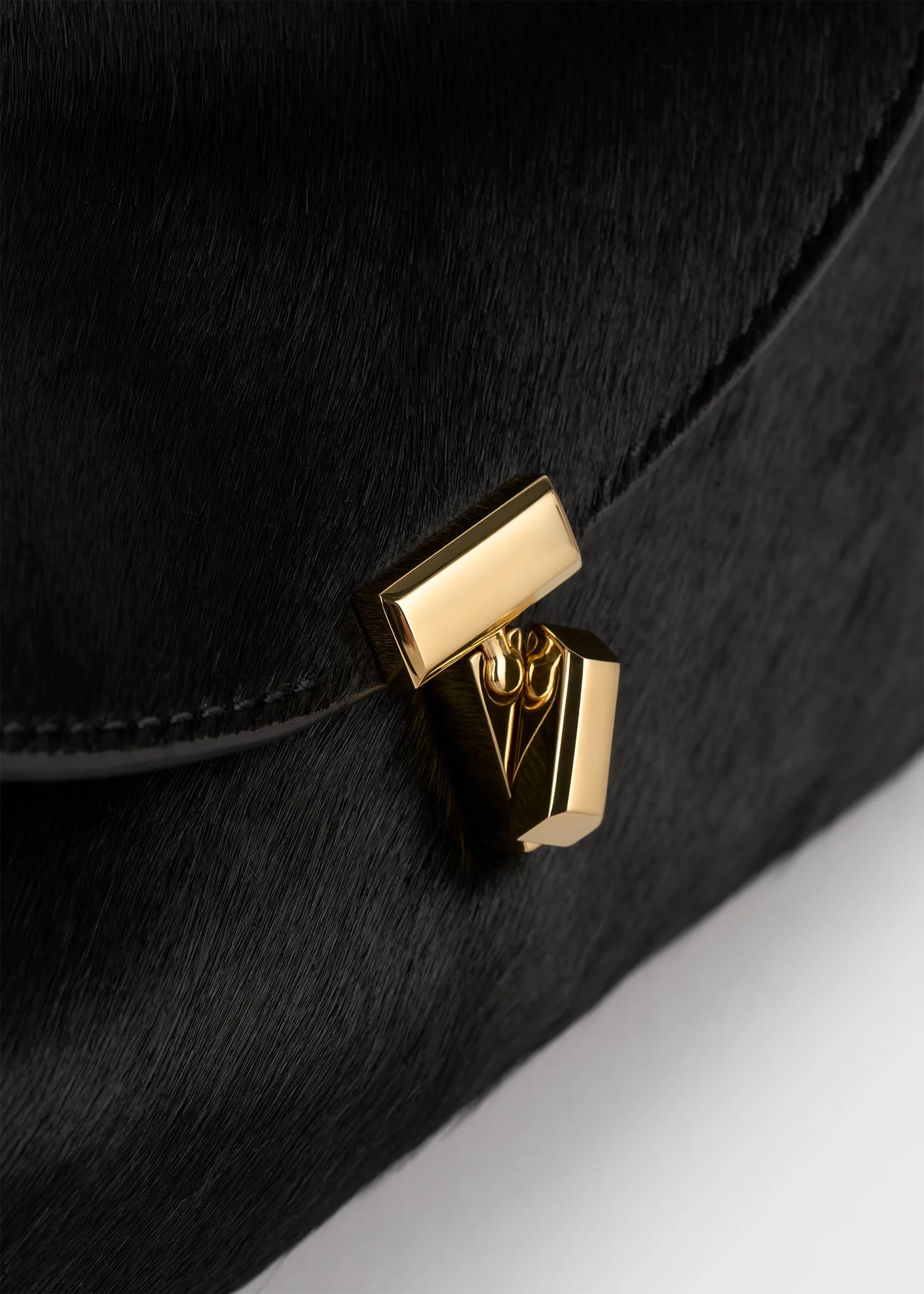 Mini T-lock pony hair clutch black - Image 5