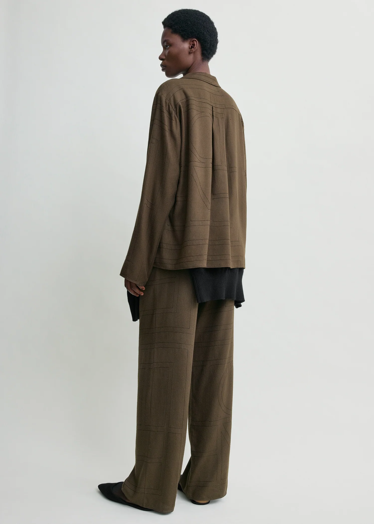 Monogram flannel pj top dark brown - Image 3