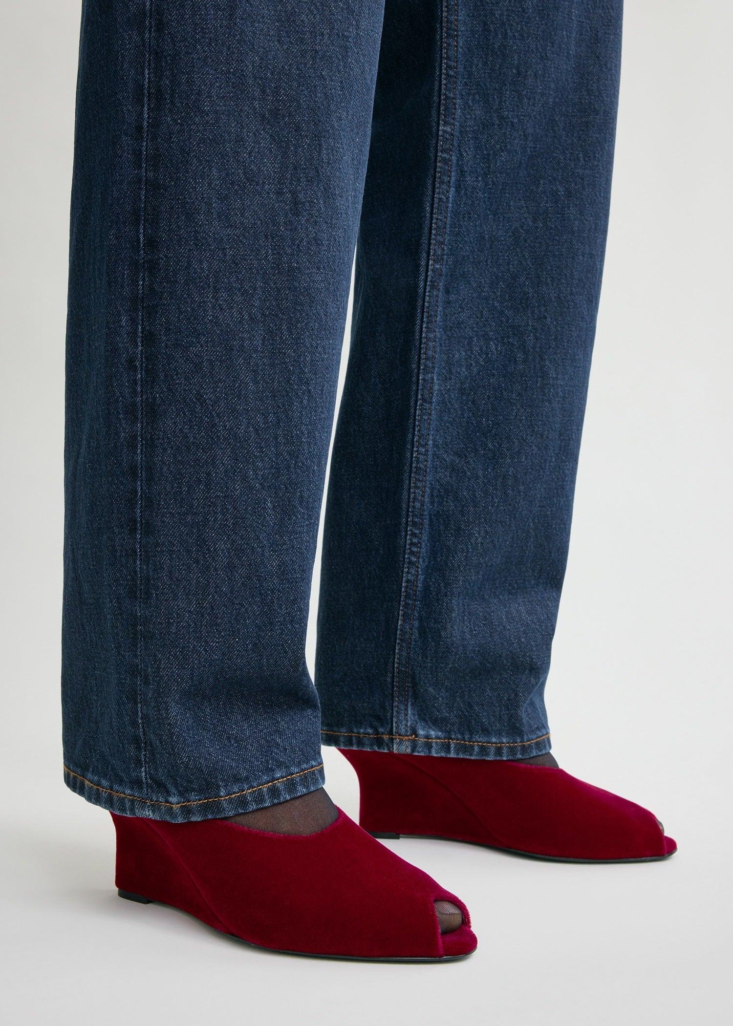 Peep-toe velvet wedge mules red - Image 3
