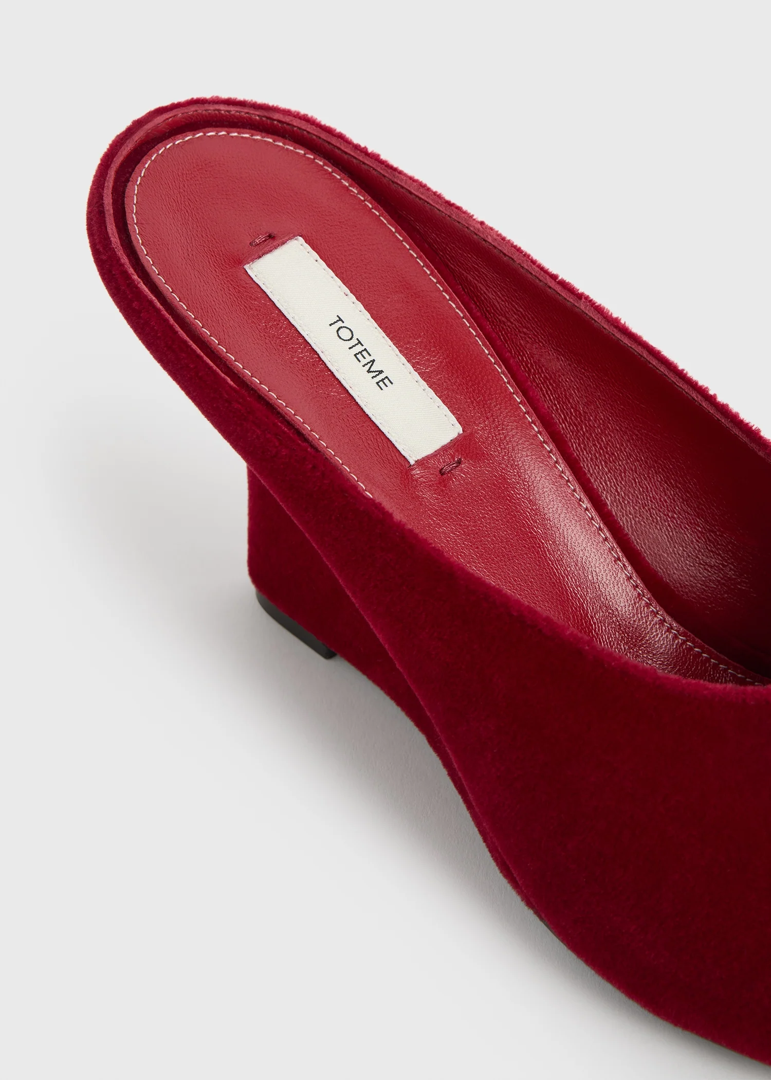 Peep-toe velvet wedge mules red - Image 5