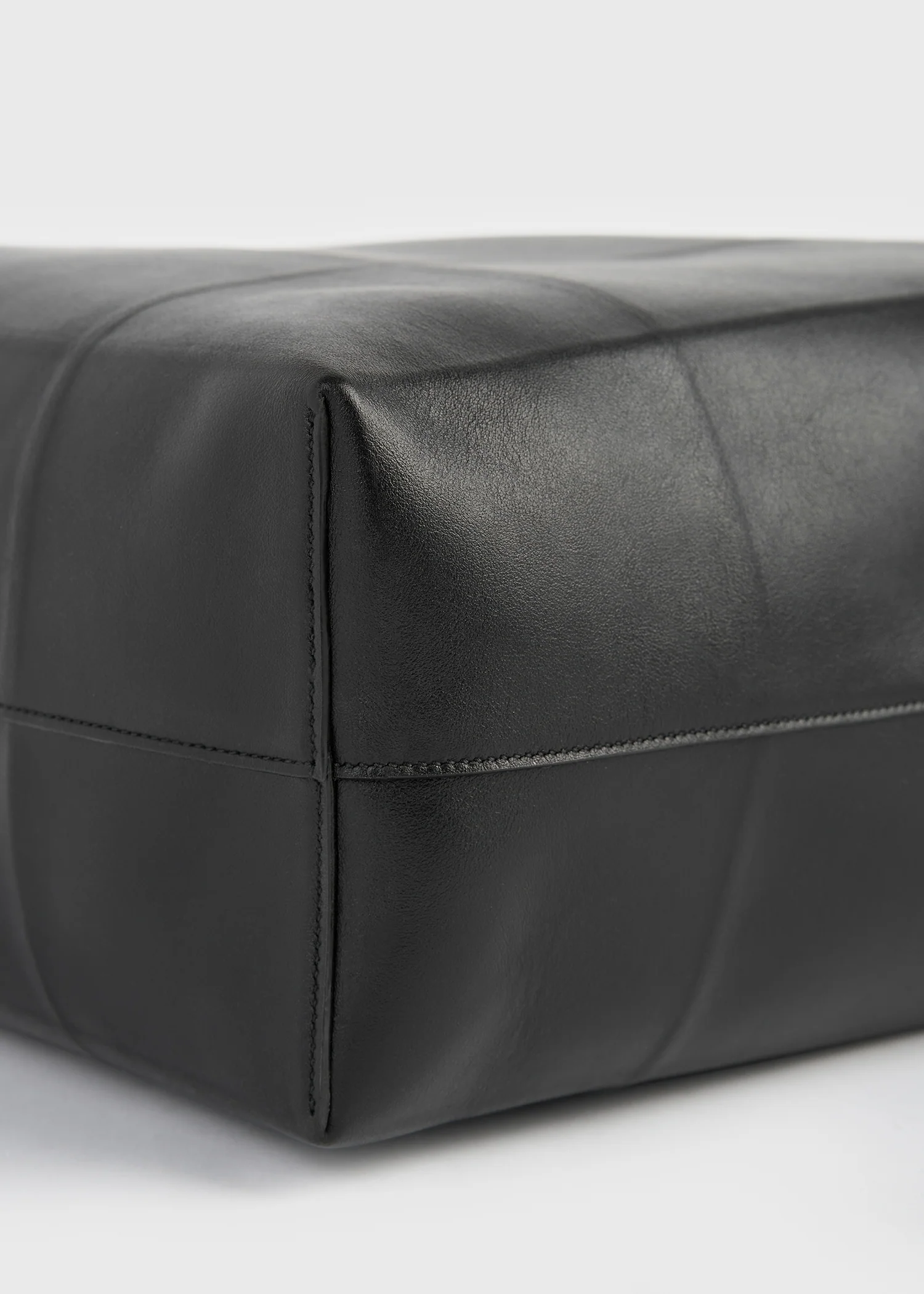 Roam leather tote black - Image 7