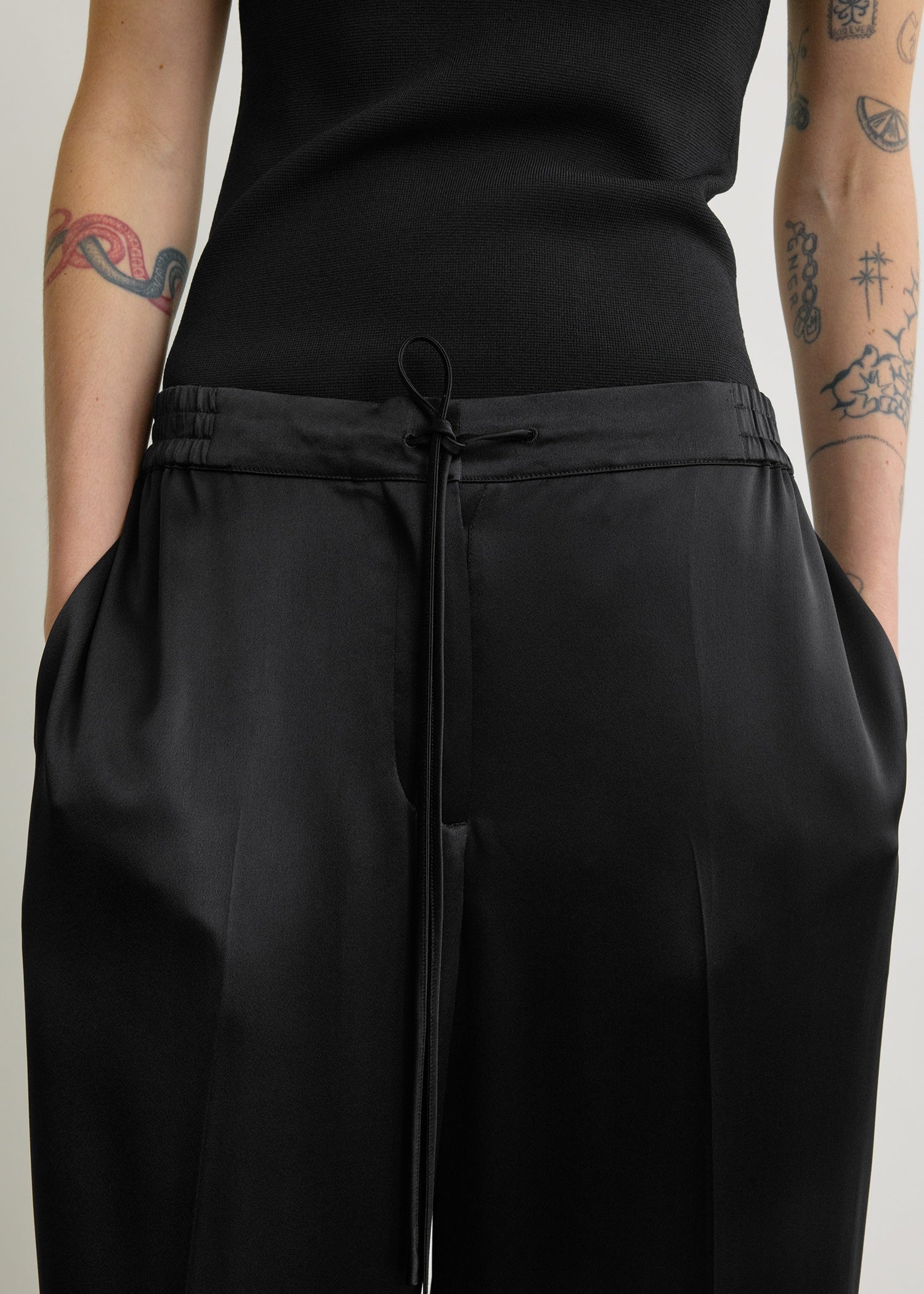 Satin drawstring trousers black - Image 4