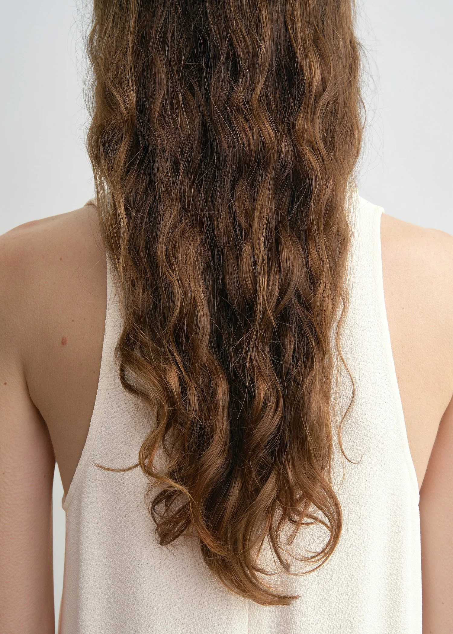 Scoop-neck sablé dress macadamia - Image 4