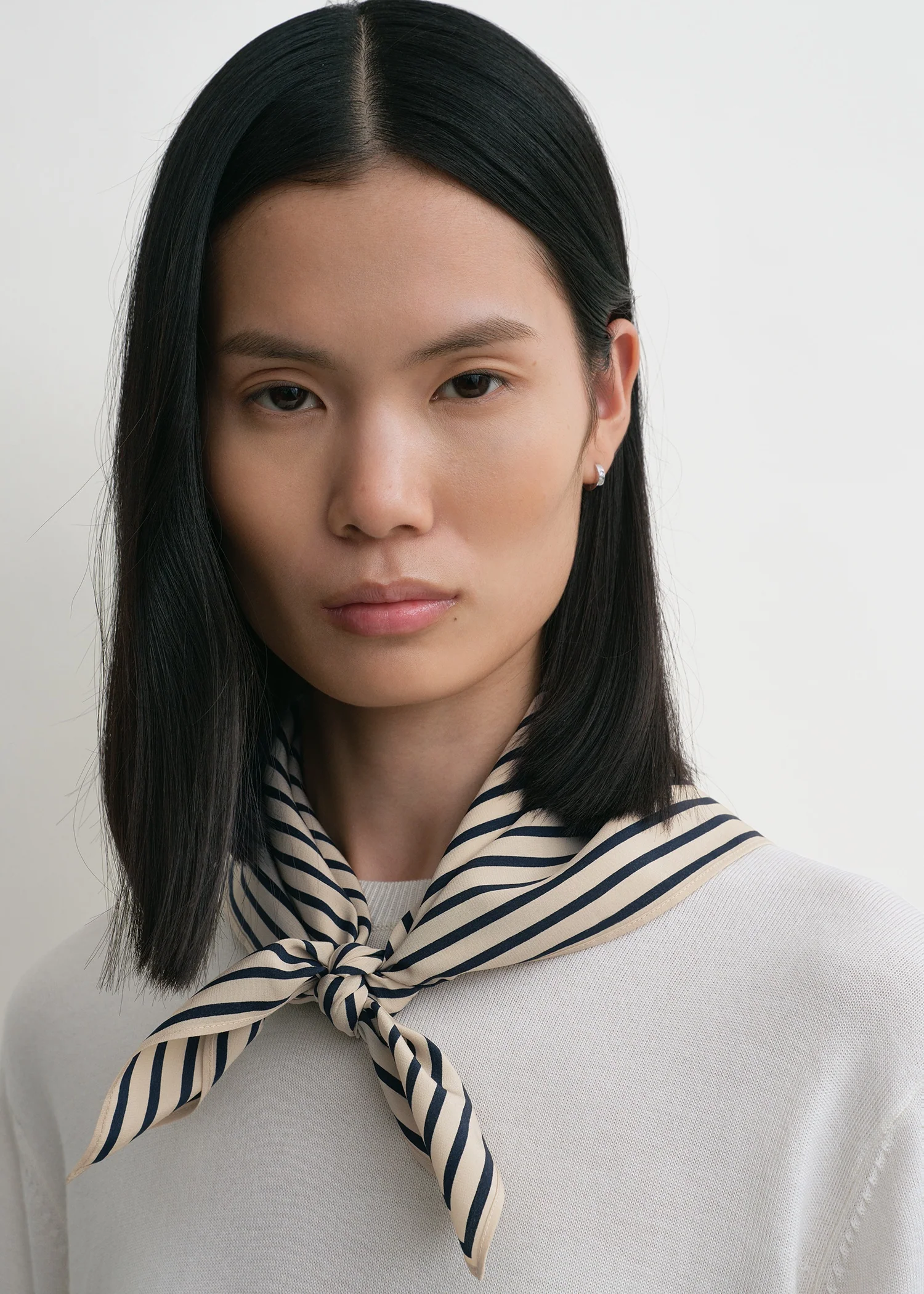 Signature monogram silk scarf crème - Image 3