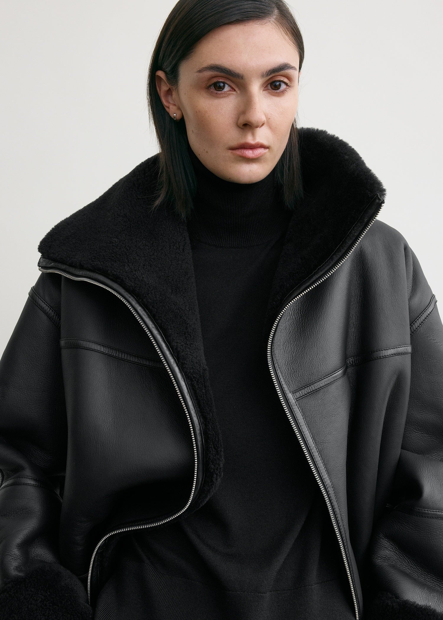Signature shearling jacket black - Image 4