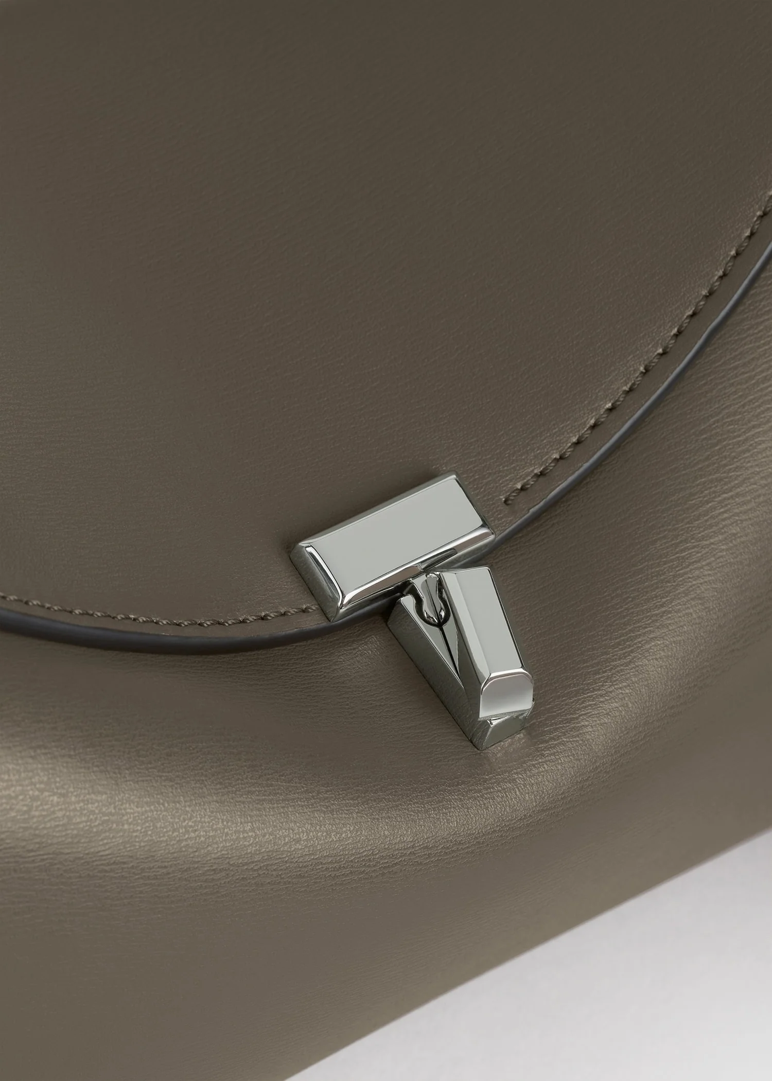 T-lock leather clutch ash - Image 8