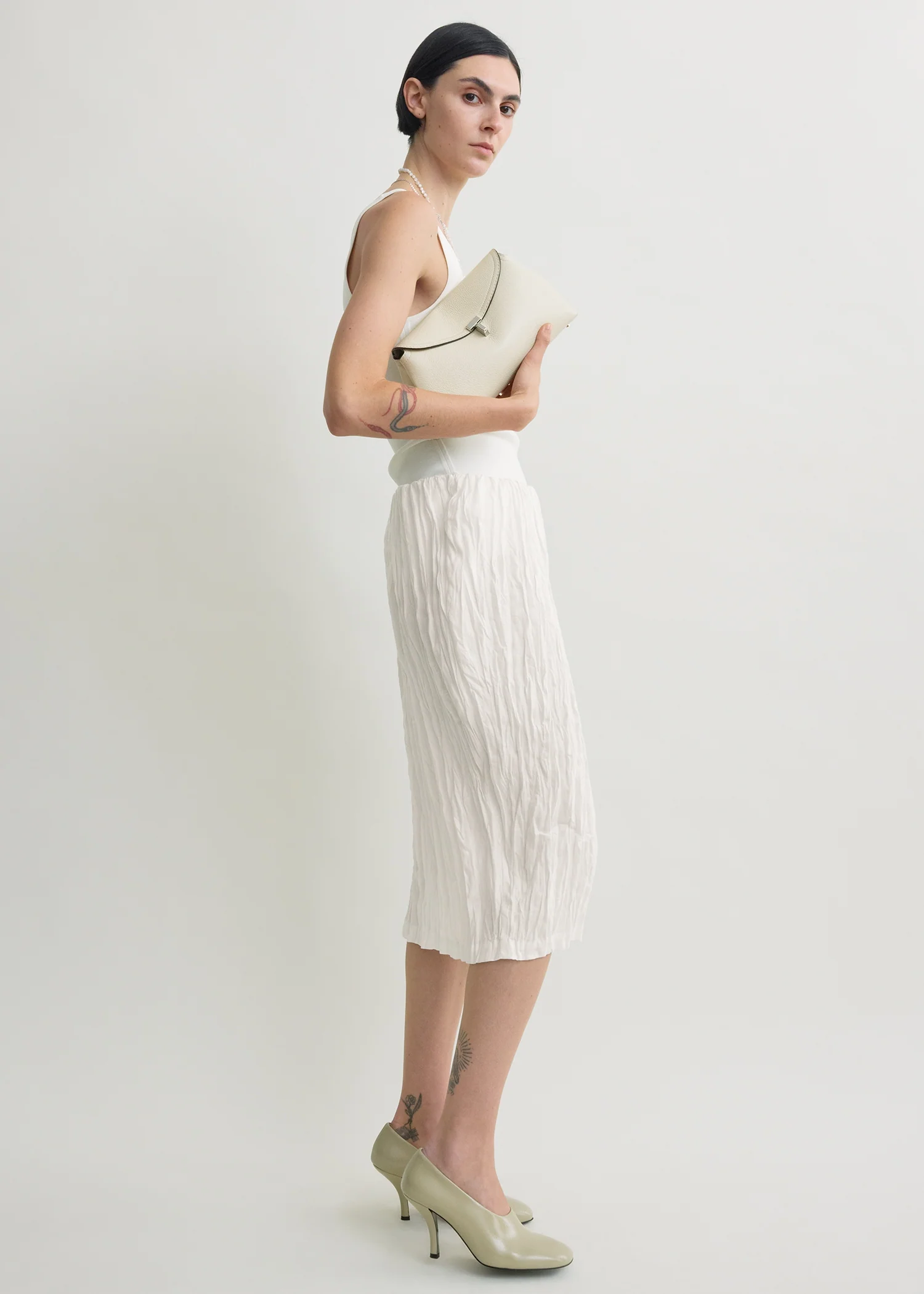 T-lock grained-leather clutch milk - Image 3