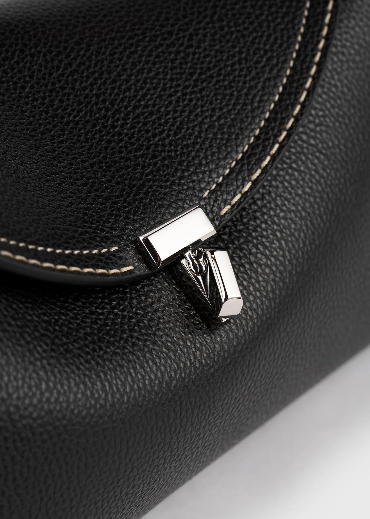 T-lock grained-leather shoulder black - Image 6