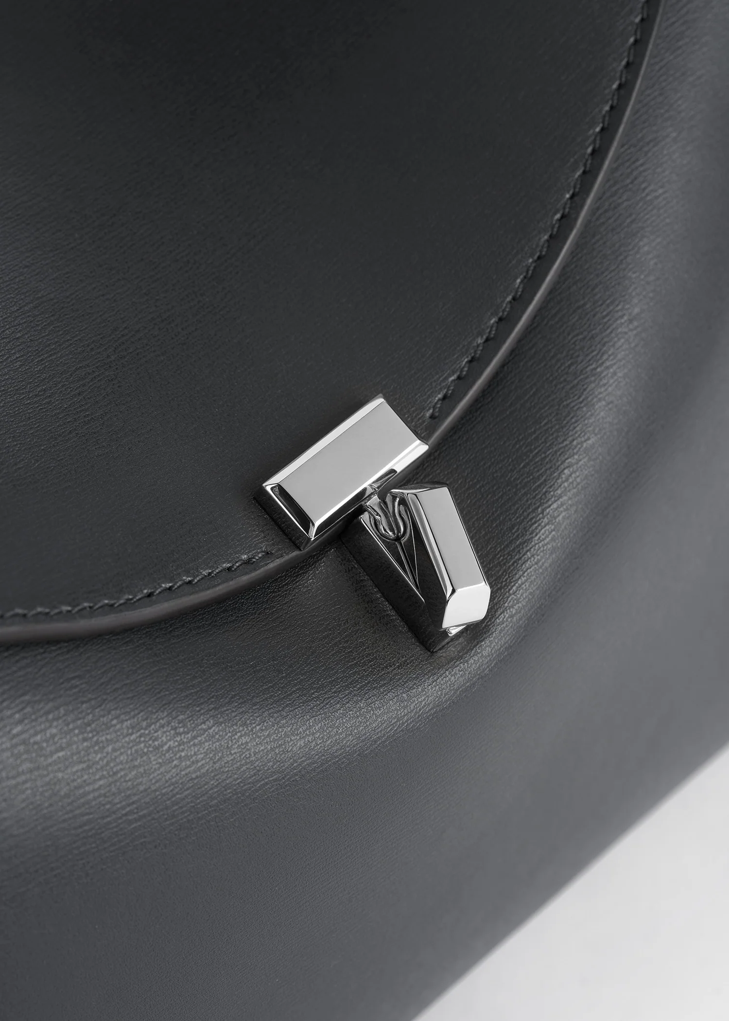 T-lock leather top handle shark - Image 5