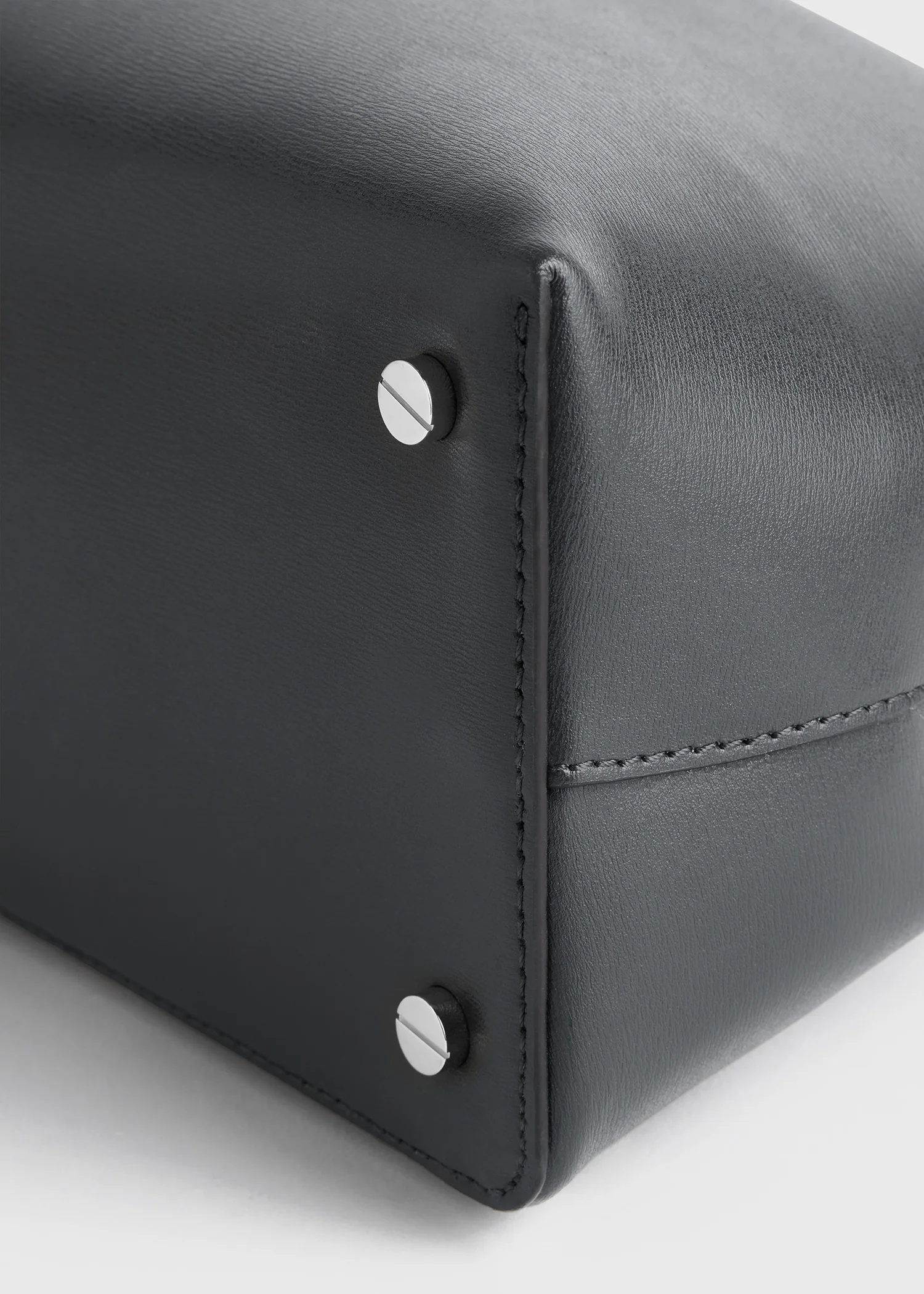 T-lock leather top handle shark - Image 6