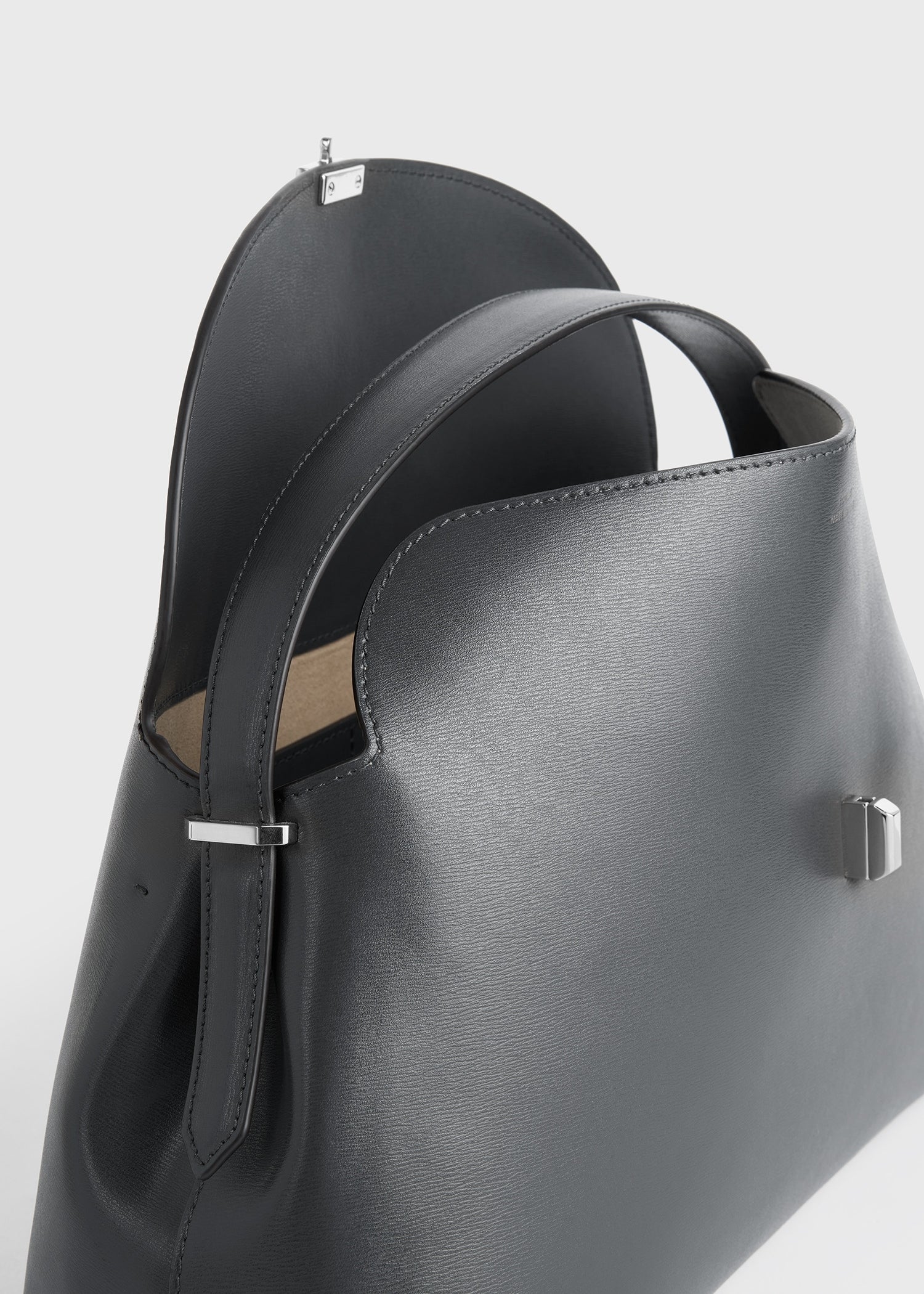 T-lock leather top handle shark - Image 8