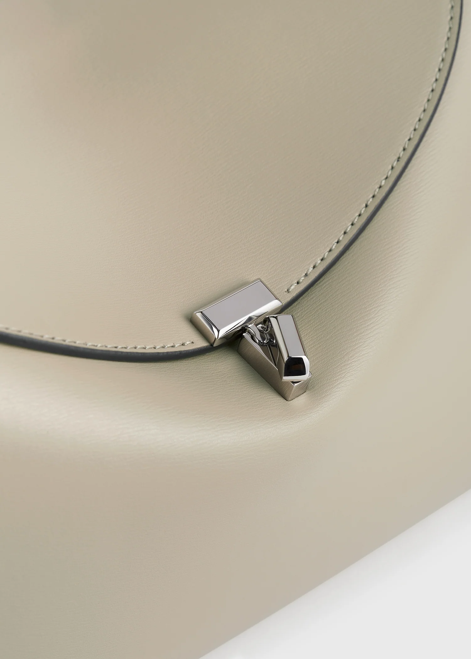 T-lock leather top handle fawn - Image 6