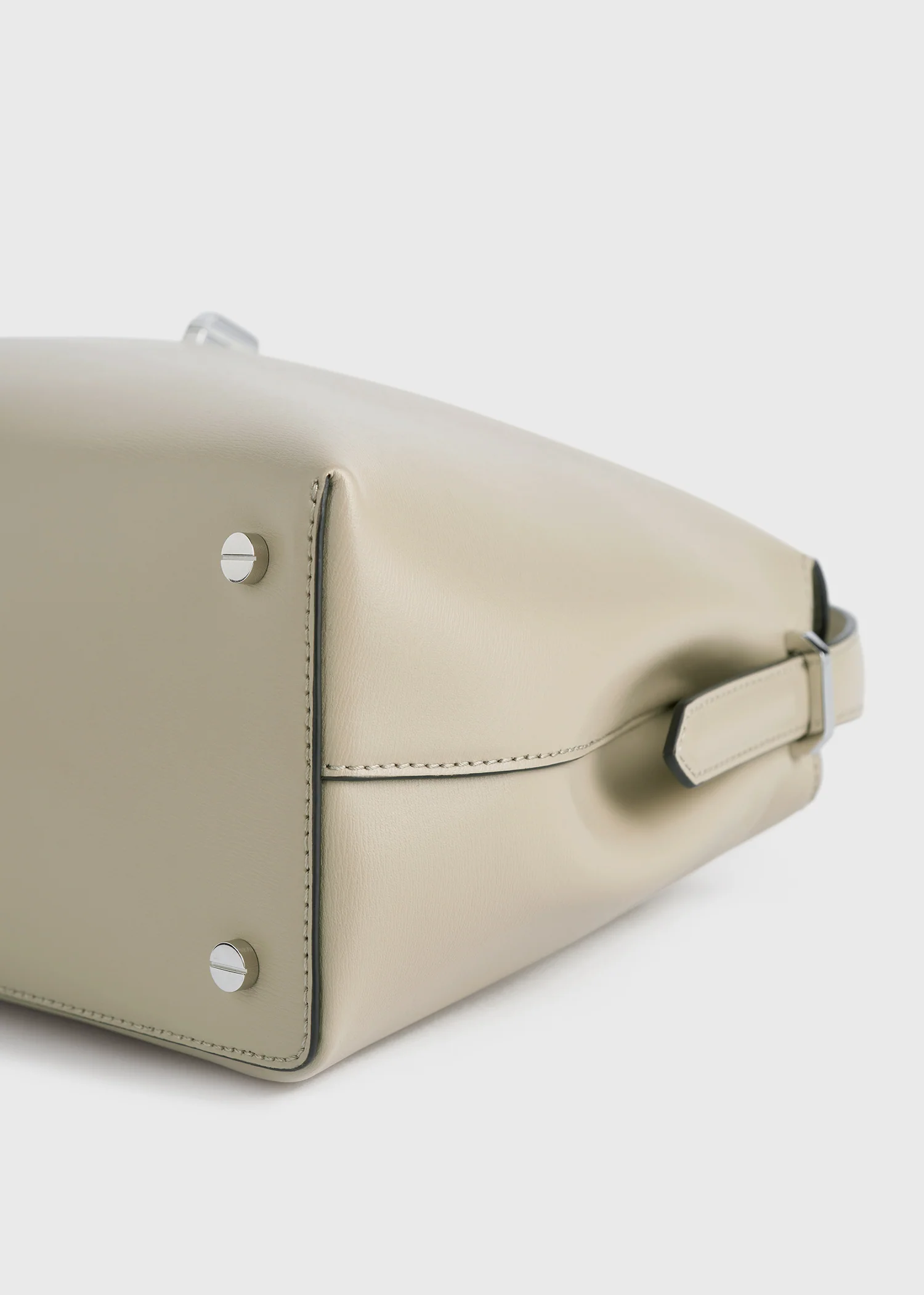 T-lock leather top handle fawn - Image 7