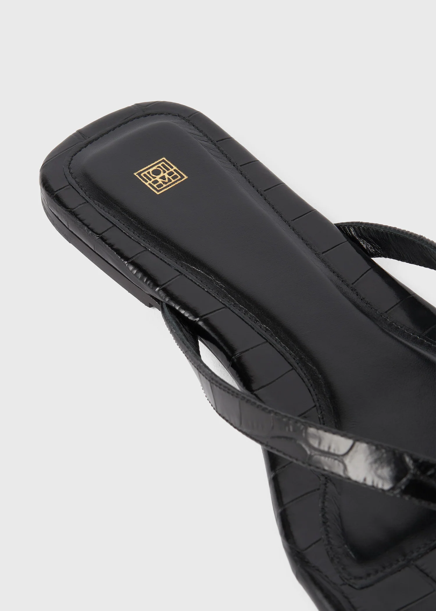 Croco-embossed flip flops black - Image 7