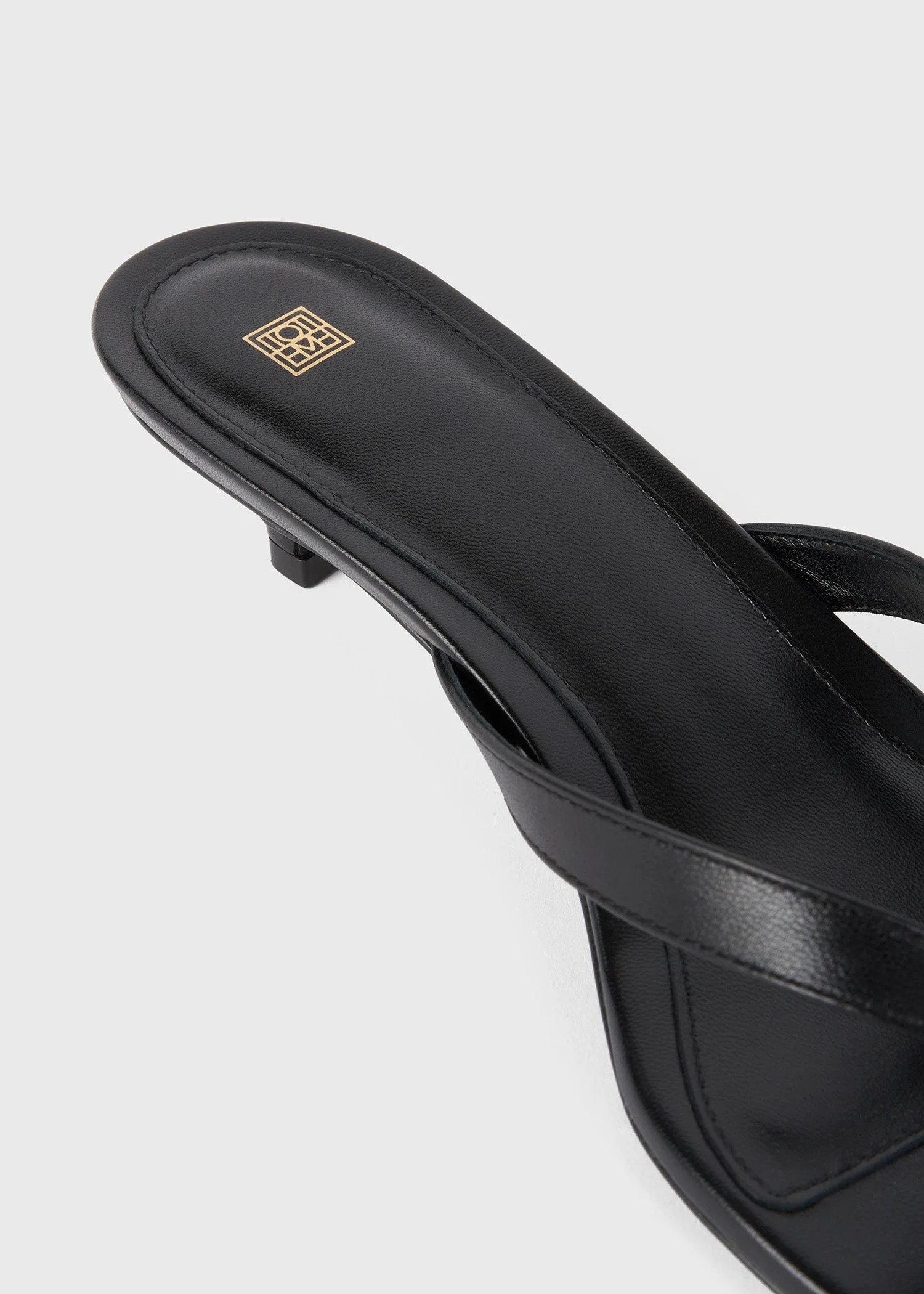 Leather heeled flip flops black - Image 7