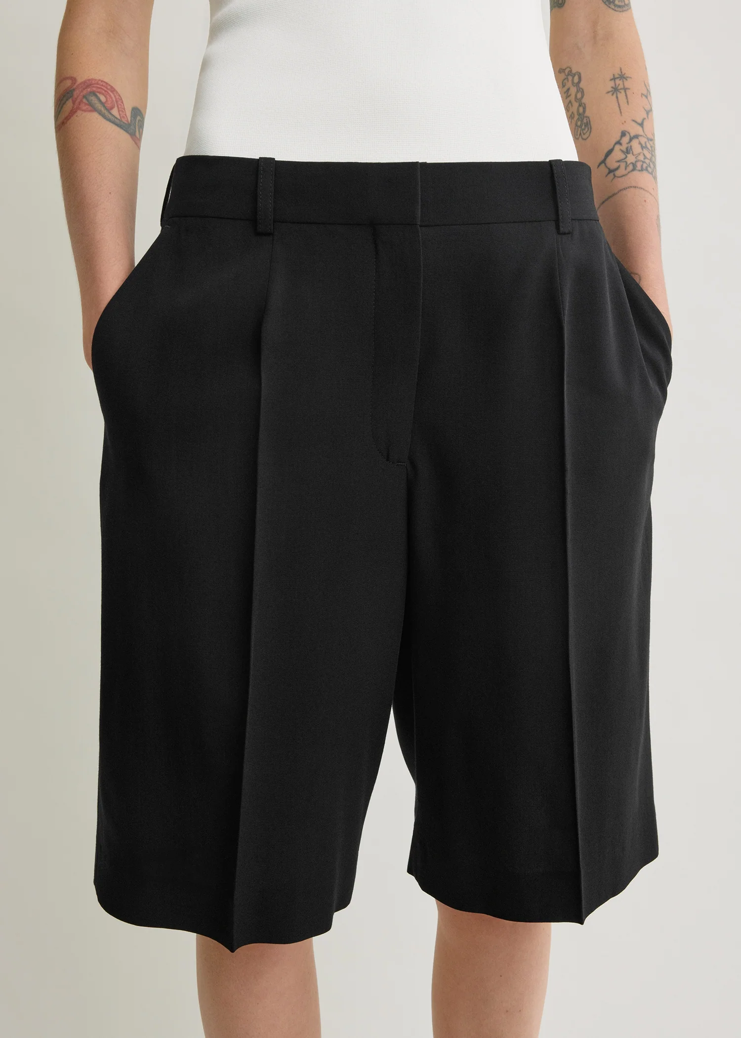 Wide fluid shorts black - Image 4