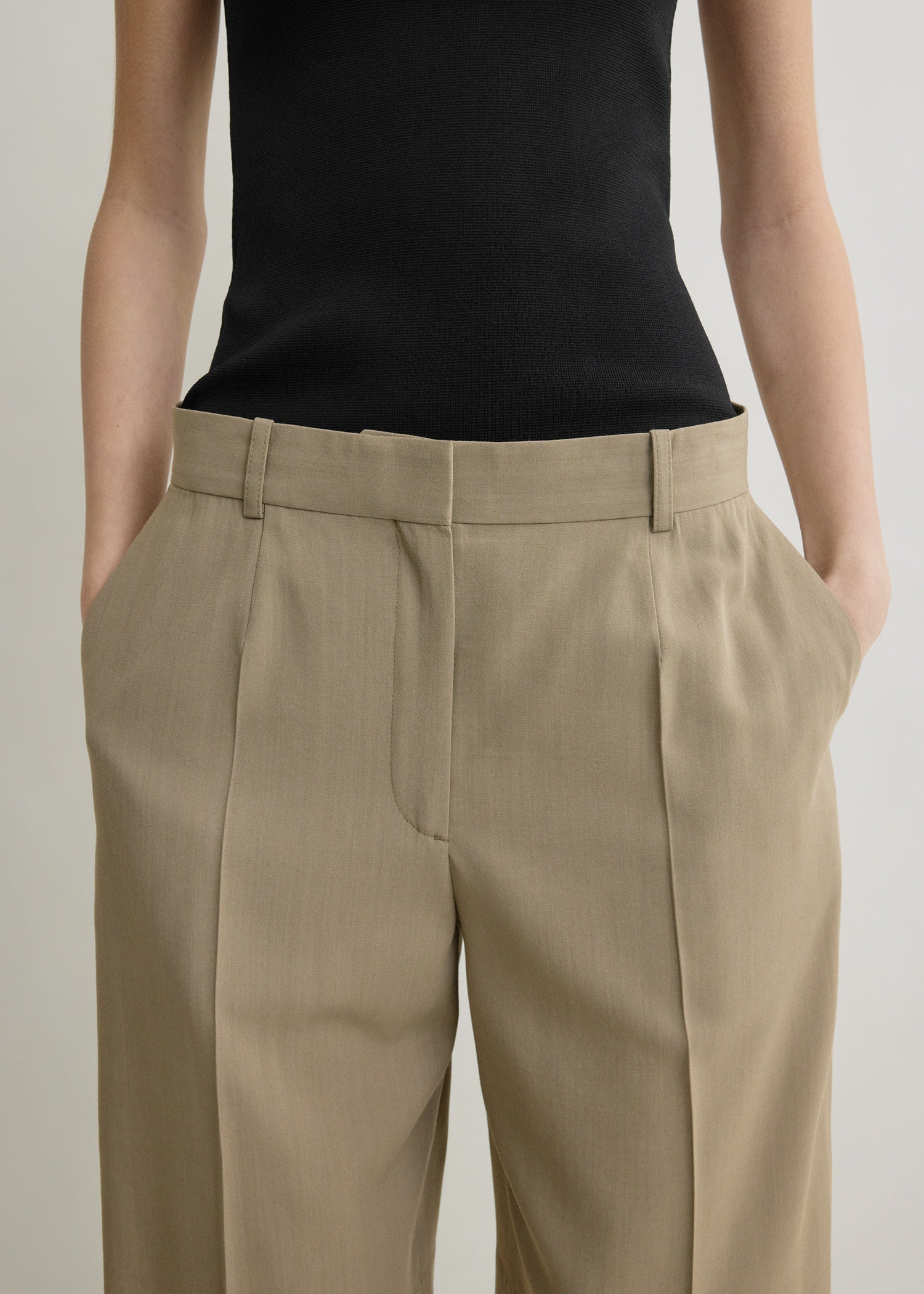 Wide fluid shorts taupe - Image 4